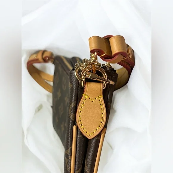 Liv Pochette Monogram [Copy] 1 left! - Picture 6 of 11